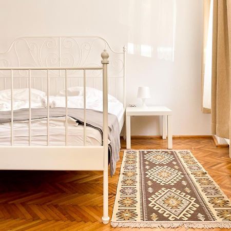 White Moon Apartment Brašov Exteriér fotografie