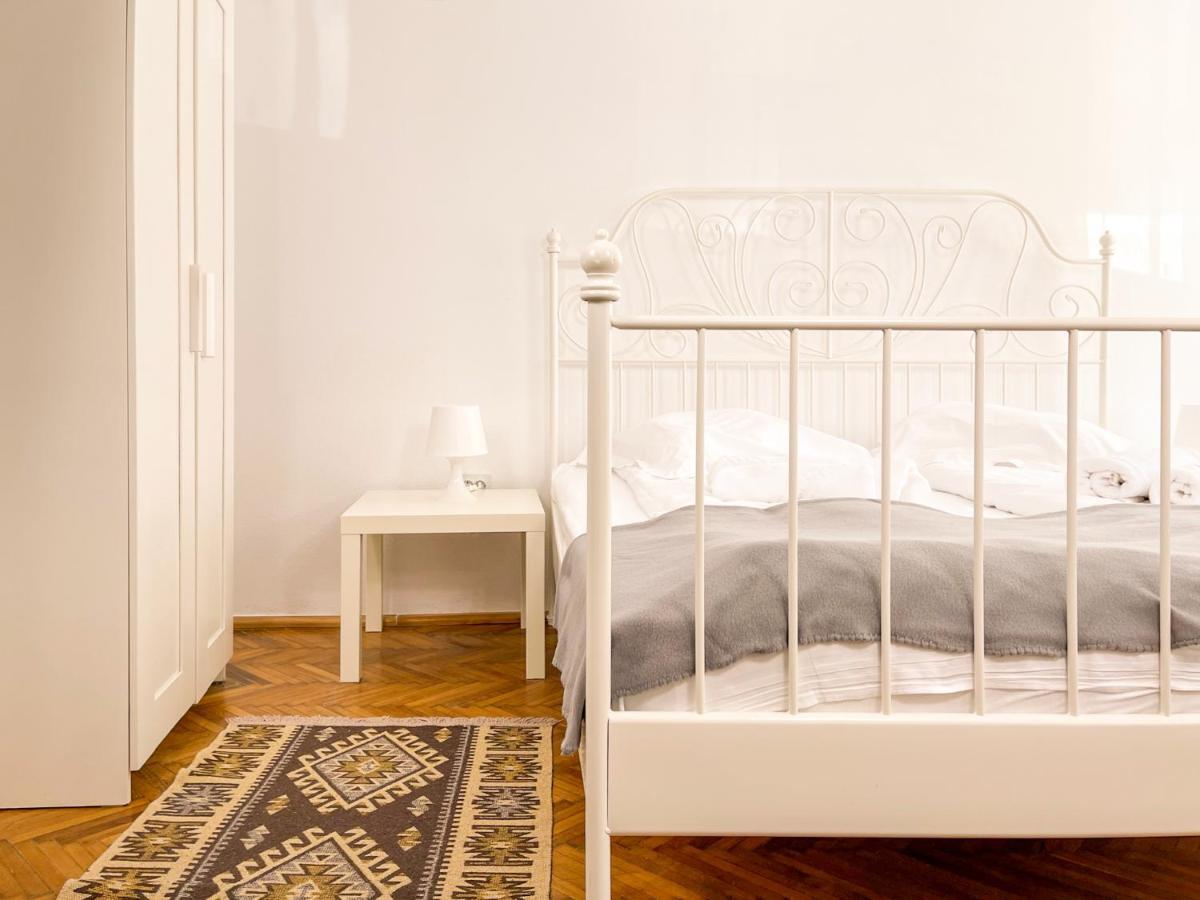White Moon Apartment Brašov Exteriér fotografie