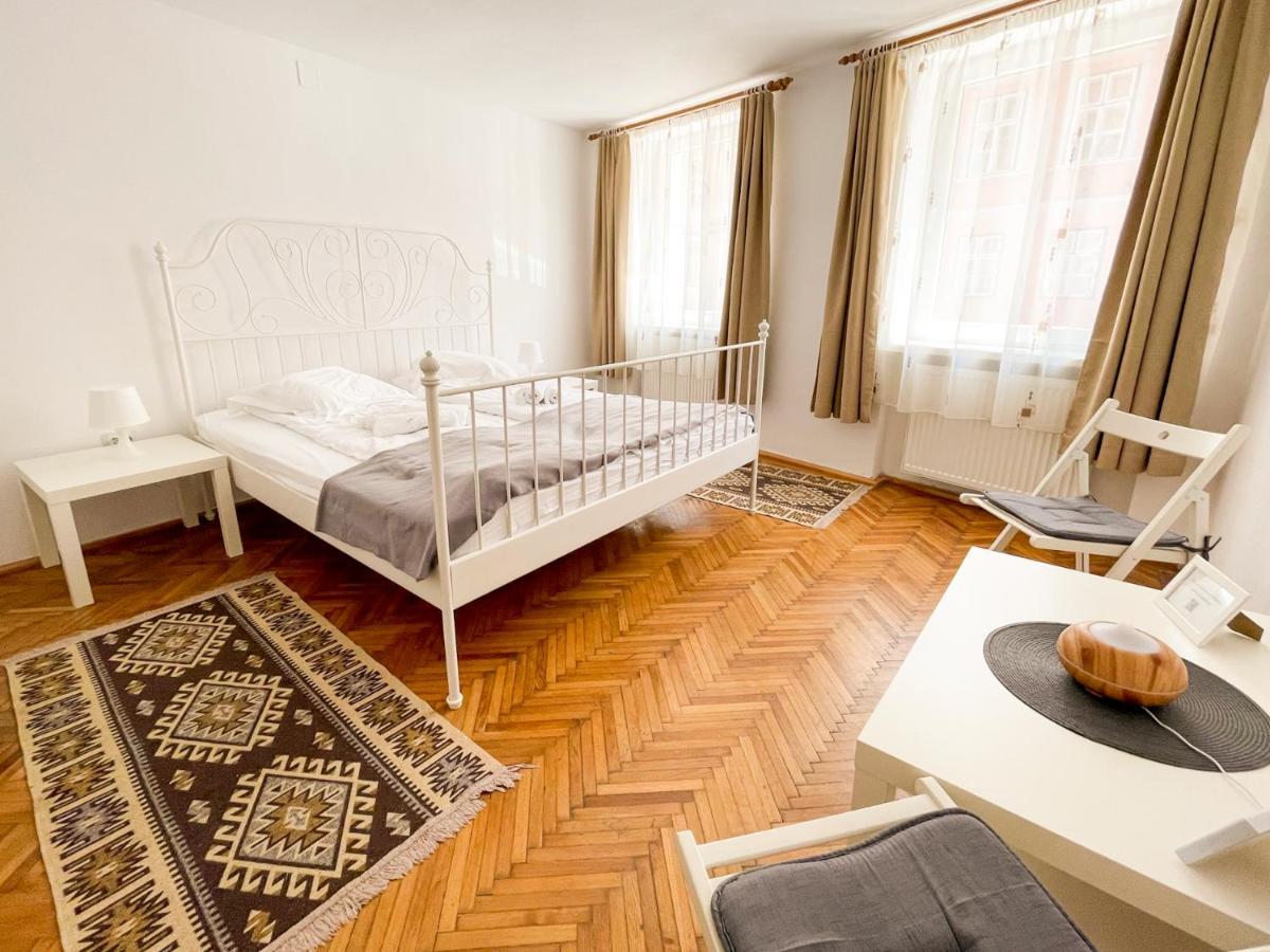 White Moon Apartment Brašov Exteriér fotografie