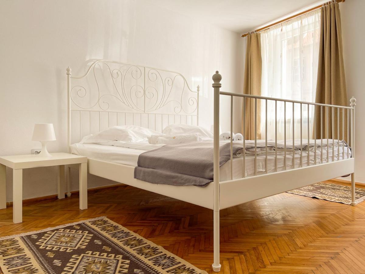 White Moon Apartment Brašov Exteriér fotografie